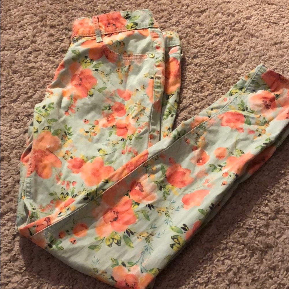 Flower jeans good for spring to wear